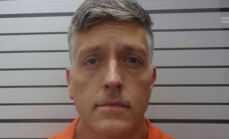 dono-de-funeraria-que-escondeu-190-corpos-e-condenado-a-20-anos-de-prisao-nos-eua