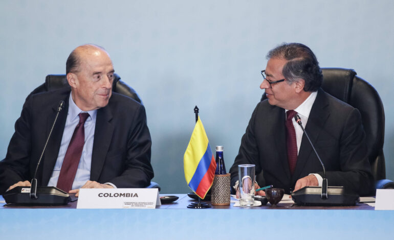 ex-chanceler-da-colombia-buscou-apoio-de-trump-para-derrubar-petro,-diz-jornal
