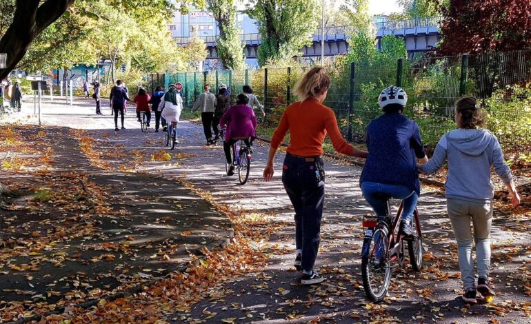 ong-ensina-mulheres-imigrantes-na-alemanha-a-andar-de-bicicleta