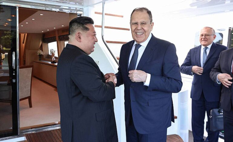 chanceler-da-russia-visita-ditador-da-coreia-do-norte-e-elogia-lacos-entre-paises