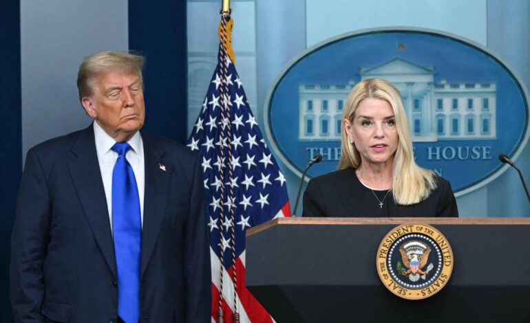 governo-trump-arquiva-caso-contra-medico-anti-vacina-acusado-de-destruir-doses