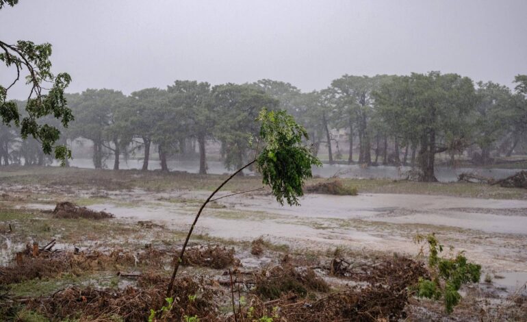 agencia-dos-eua-nao-atendeu-a-milhares-de-ligacoes-de-sobreviventes-de-enxurradas-no-texas