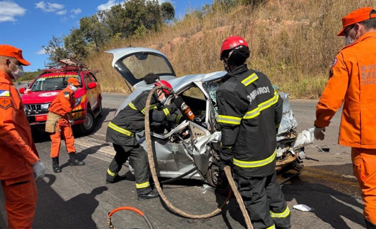 tres-irmas-estao-entre-os-cinco-mortos-em-acidente-envolvendo-carro-e-carreta-na-to-040