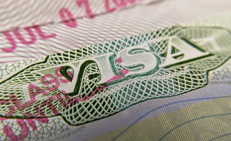 eua-aprovam-taxa-extra-para-visto-americano;-veja-passo-a-passo-para-emitir-autorizacao-de-viagem