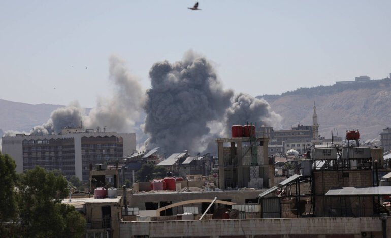 israel-ataca-palacio-presidencial-da-siria-em-3o-dia-de-ofensiva,-diz-imprensa-local