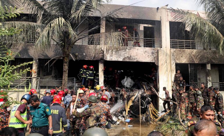 queda-de-aviao-da-forca-aerea-em-escola-mata-ao-menos-19-em-bangladesh