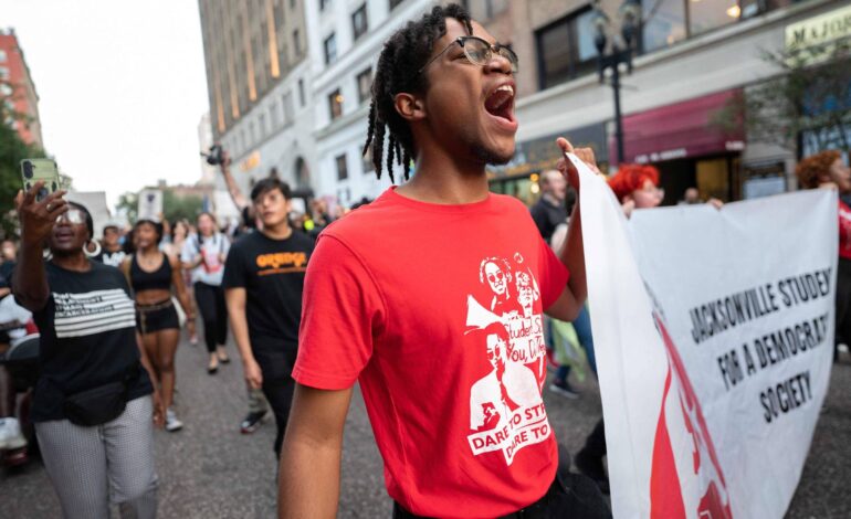 video-em-que-policiais-espancam-motorista-negro-por-farol-apagado-viraliza-nos-eua