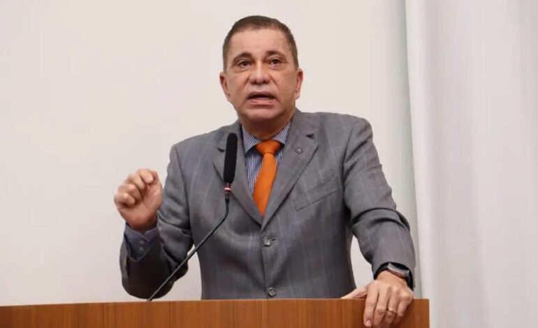 prefeito-eduardo-siqueira-continua-reforma-na-gestao-e-exonera-carlos-amastha-de-secretaria