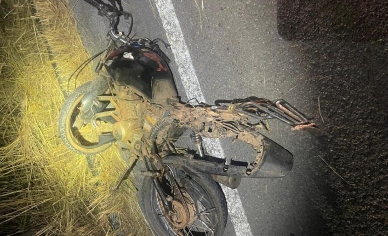 quatro-ocupantes-de-moto-morrem-em-acidente-com-carro-na-to-050,-diz-pm