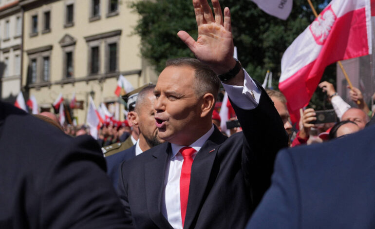 em-conflito-com-primeiro-ministro,-presidente-antissistema-toma-posse-na-polonia