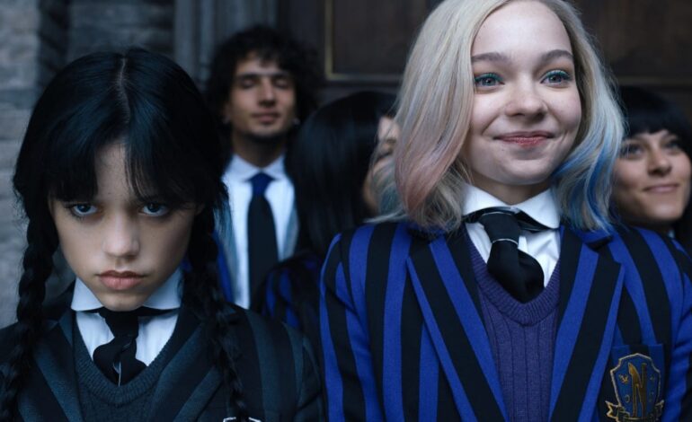 por-que-wandinha-e-tao-boa?-entenda-o-sucesso-da-netflix