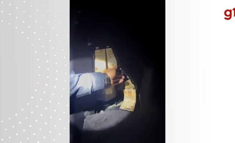 video-mostra-esconderijos-em-carro-onde-prf-encontrou-quase-r$-1-milhao-em-dinheiro