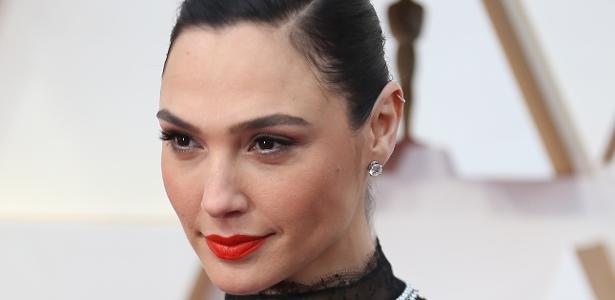 ‘branca-de-neve’:-gal-gadot-culpa-pressoes-politicas-por-fracasso-de-filme