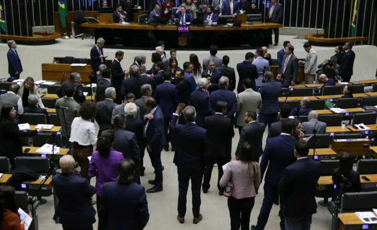 projeto-que-pune-quem-impedir-funcionamento-da-camara-avanca