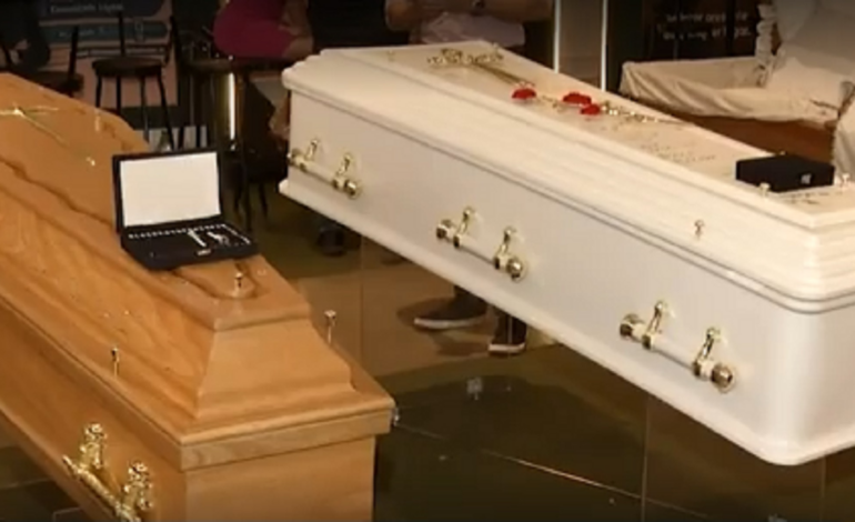 urnas-luxuosas-e-chuva-de-petalas:-evento-em-palmas-destaca-novidades-do-setor-funerario