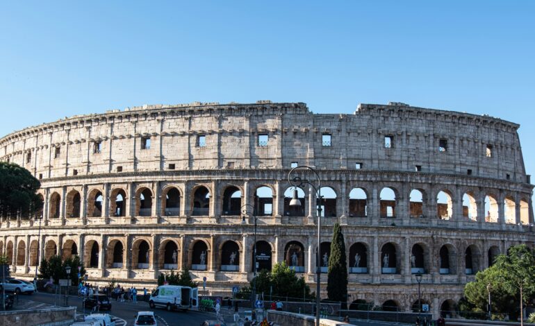 guia-turistica-morre-apos-desmaiar-no-coliseu-em-meio-a-onda-de-calor-em-roma