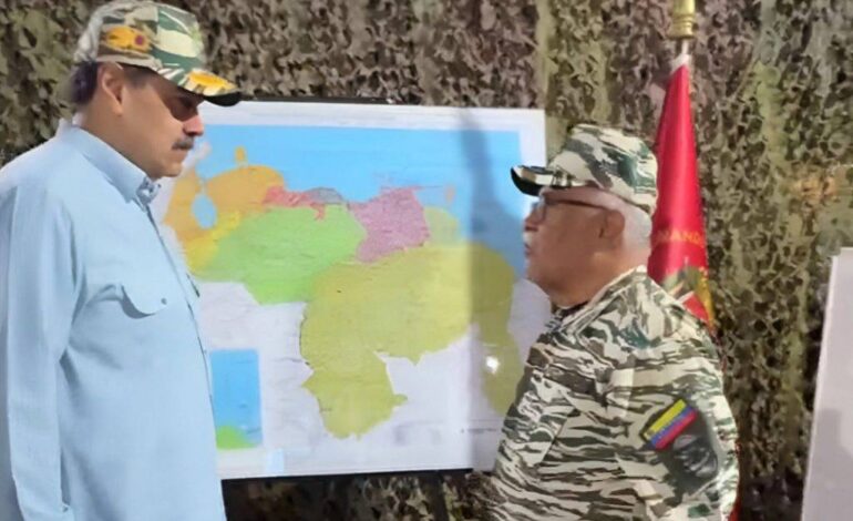 em-meio-a-tensao-com-eua,-maduro-promove-embaixador-a-general;-veja-video