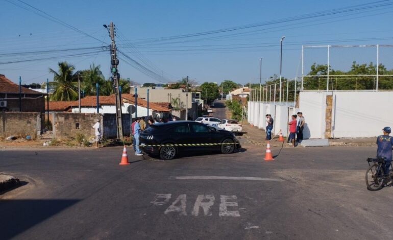 mulher-morre-apos-ser-atingida-por-carro-enquanto-estava-em-calcada,-diz-pm