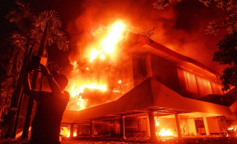 tres-pessoas-morrem-em-incendio-durante-protesto-contra-governo-na-indonesia