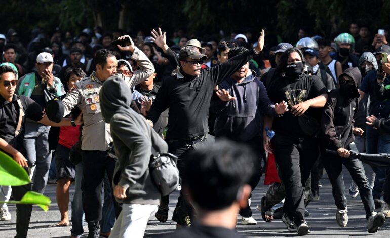 protestos-na-indonesia-extrapolam-causa-inicial,-e-presidente-cancela-ida-a-china
