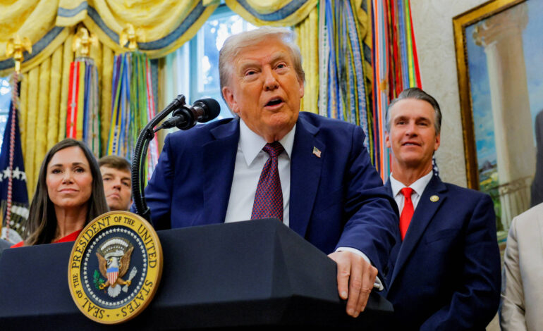 trump-contradiz-assessores-e-diz-que-video-de-lixo-jogado-da-janela-da-casa-branca-e-feito-de-ia