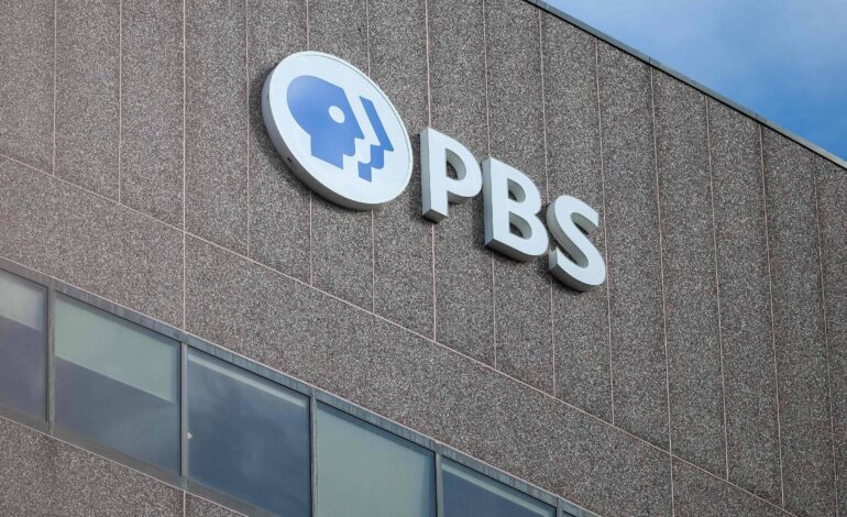 pbs,-emissora-publica-dos-eua,-corta-15%-dos-funcionarios-apos-perder-verba-federal,-diz-jornal