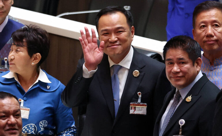 anutin-charnvirakul,-da-tailandia,-e-eleito-primeiro-ministro