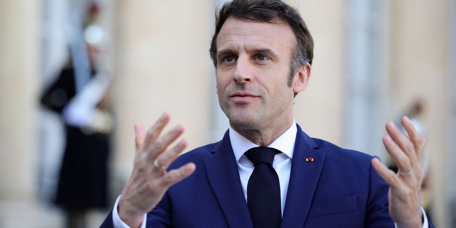 Macron busca novo primeiro-ministro para após colapso do governo