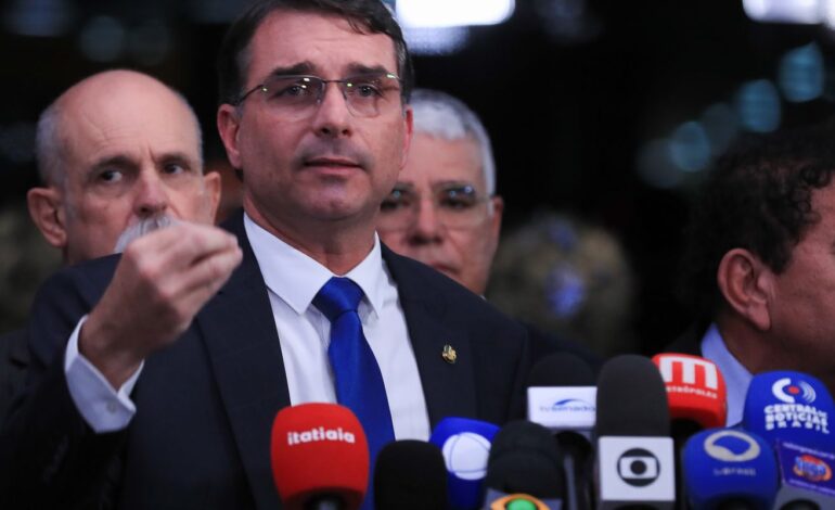 senador-flavio-ataca-moraes-apos-voto-para-condenar-bolsonaro