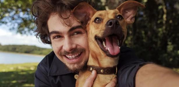 ‘caramelo’,-filme-com-rafa-vitti-e-o-astro-canino-amendoim,-ganha-trailer