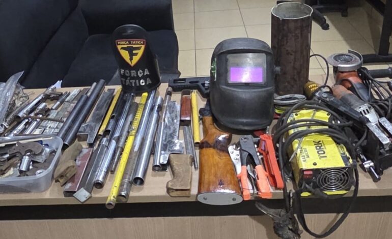 policia-militar-encontra-fabrica-clandestina-para-montagem-de-armas-e-prende-suspeito