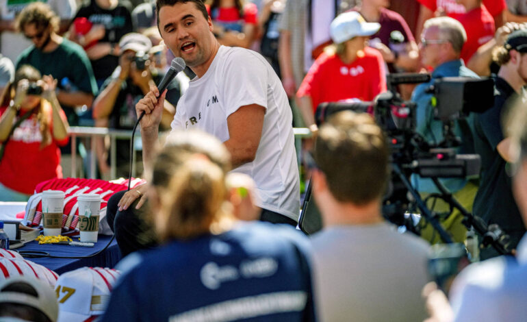 publicacao-de-stylist-da-vogue-brasil-gera-revolta-apos-morte-de-charlie-kirk