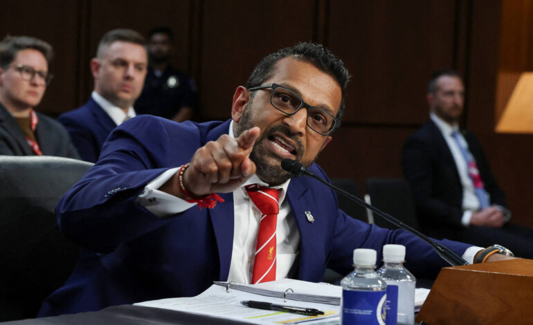 nao-ha-‘informacoes-confiaveis’-de-que-epstein-tenha-traficado-mulheres,-diz-diretor-do-fbi