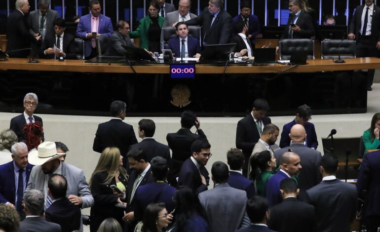 camara-aprova-texto-que-dificulta-denuncia-criminal-contra-parlamentar