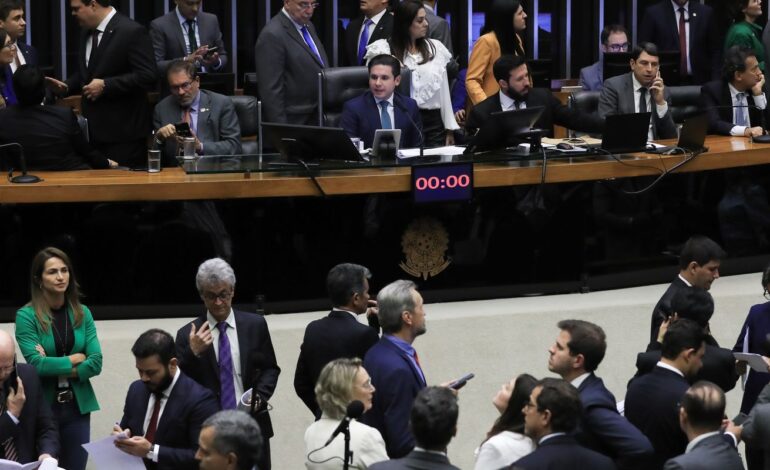 camara-derruba-voto-secreto-em-pec-da-blindagem-por-falta-de-quorum