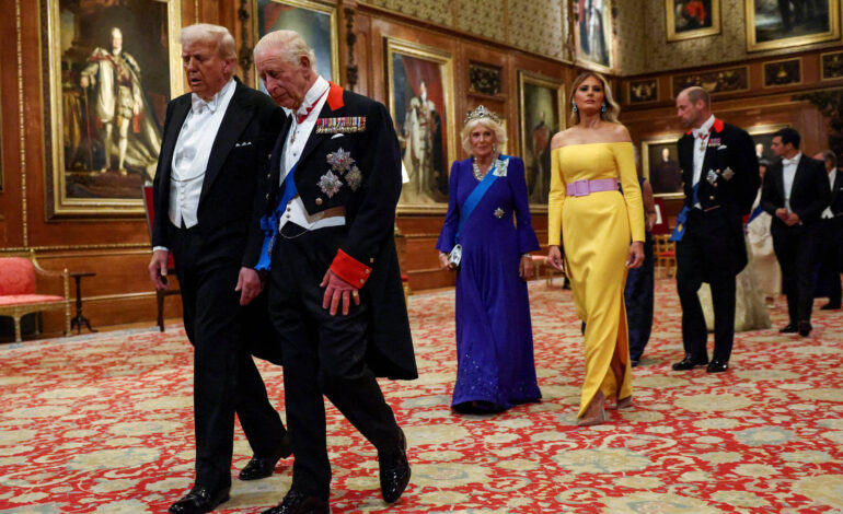 ao-lado-do-rei-charles-3o,-donald-trump-enfim-desfila-como-ser-coroado