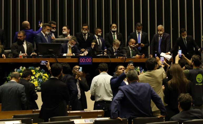 corregedor-da-camara-pede-suspensao-de-3-deputados-envolvidos-em-motim