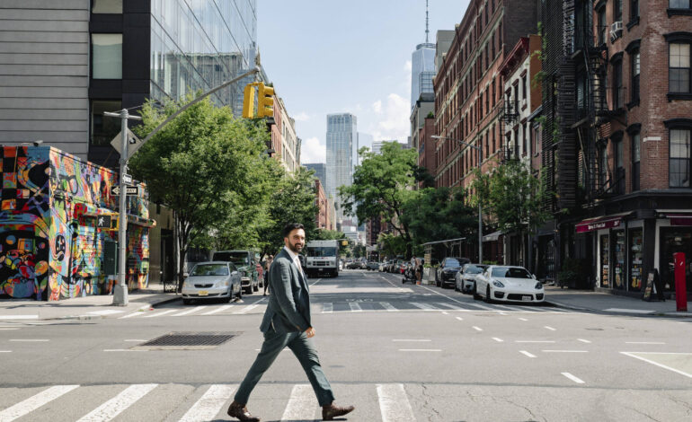 Podcast The Moment estreia com entrevista de Zohran Mamdani, a surpresa de NY