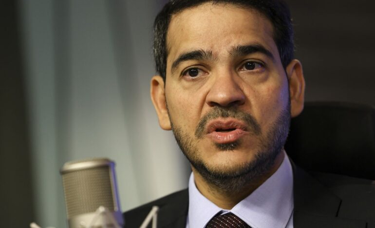 “Não vamos abrir mão da democracia”, diz Messias após visto revogado