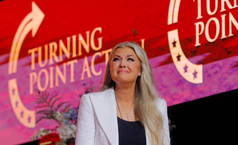 viuva-perdoa-acusado-de-matar-charlie-kirk,-mas-clima-politico-e-de-vinganca