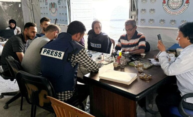 tenda-de-jornalistas-palestinos-e-bombardeada-apos-reuniao-com-fenaj