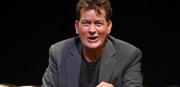 charlie-sheen-diz-que-pai-nao-o-liberou-para-filme-de-sucesso-nos-anos-80