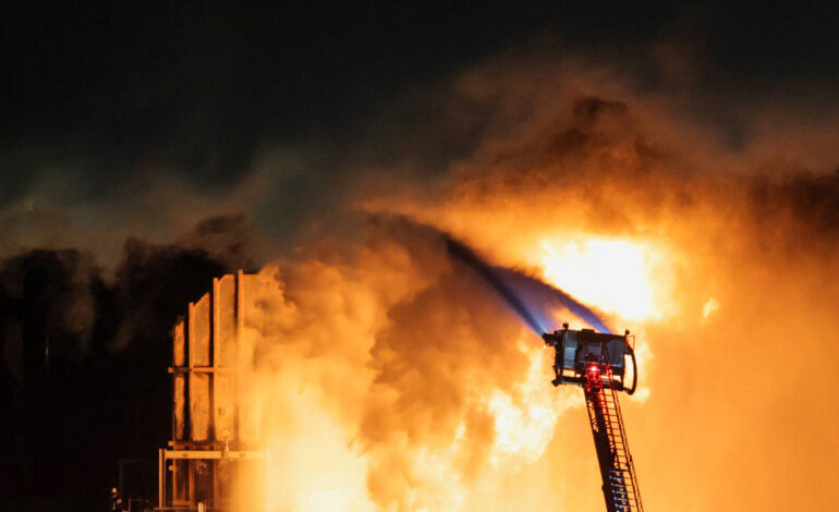 incendio-de-grandes-proporcoes-atinge-refinaria-perto-de-los-angeles;-veja-video