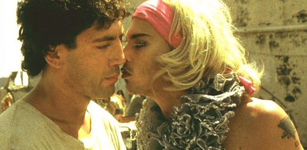 melhor-beijo-de-johnny-depp-no-cinema?-foi-com-um-ator-espanhol-em-2000