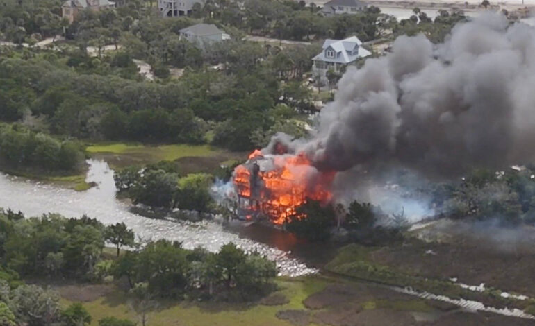 policia-investiga-incendio-na-casa-de-juiza-que-bloqueou-acao-de-trump-na-carolina-do-sul