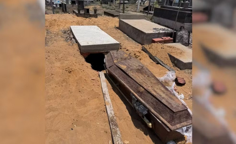 caixao-com-corpo-dentro-e-encontrado-fora-do-tumulo-em-cemiterio-no-interior-do-tocantins