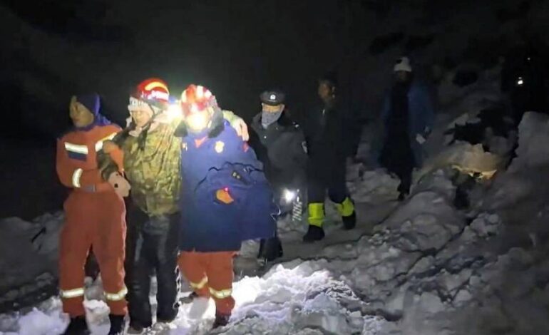 alpinistas-sao-resgatados-apos-ficarem-presos-em-nevasca-no-everest