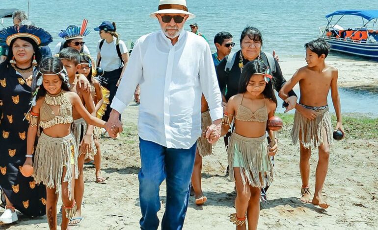 lula-visita-aldeia-indigena-e-promete-energia-para-4,3-mil-familias