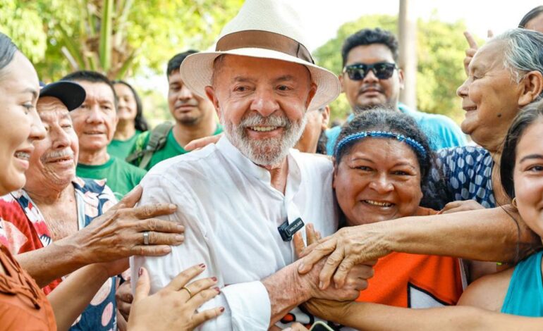 justica-tributaria:-lula-celebra-isencao-para-quem-ganha-ate-r$-5-mil