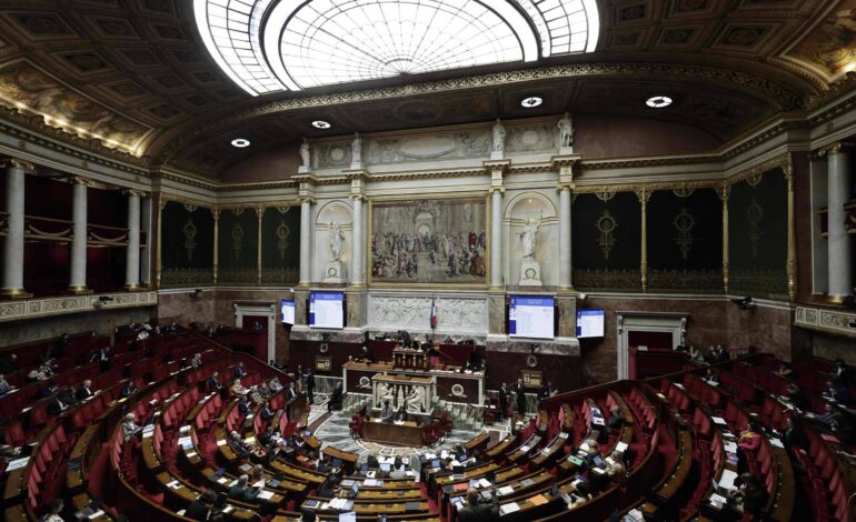 assembleia-da-franca-aprova-congelamento-da-reforma-da-aposentadoria